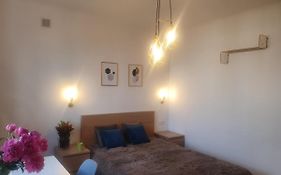 Flat Femina Street